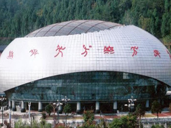 那曲体育中心球形网架加工安装